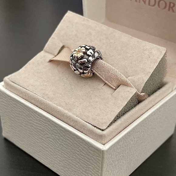 pandora 14k and silver clover charm - Picture 2 of 3